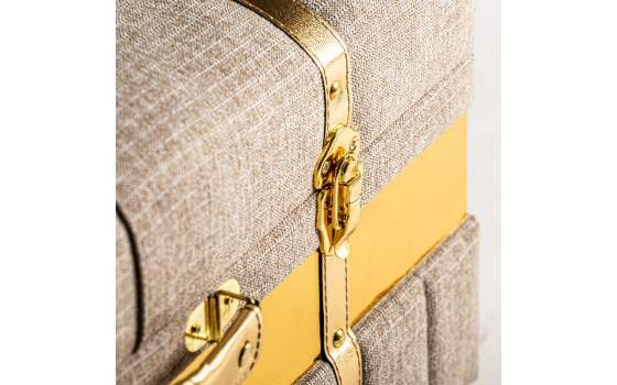 Banco descalzador, Banco baul tapizado terciopelo beige con patas metalicas  oro